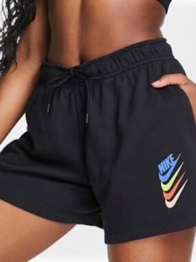 Nike Logo Short, Mid-Rise Fleece Sweat Short